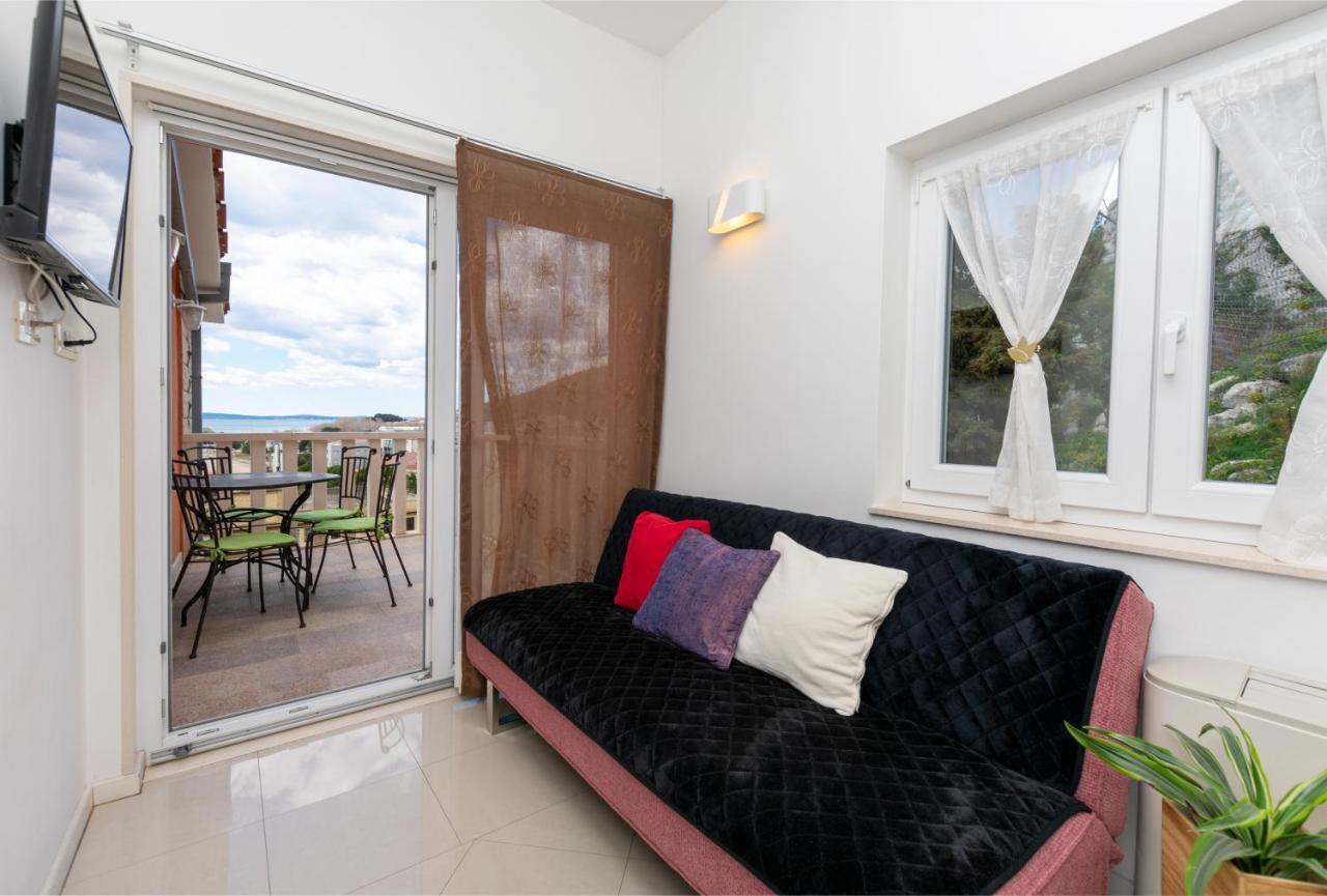 Apartments Villa White House Омиш Экстерьер фото
