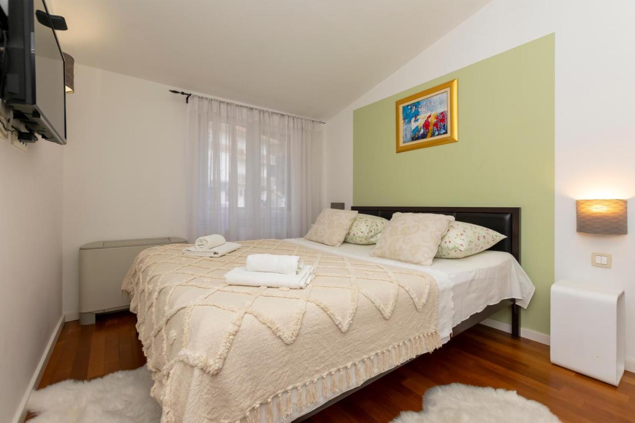 Apartments Villa White House Омиш Экстерьер фото