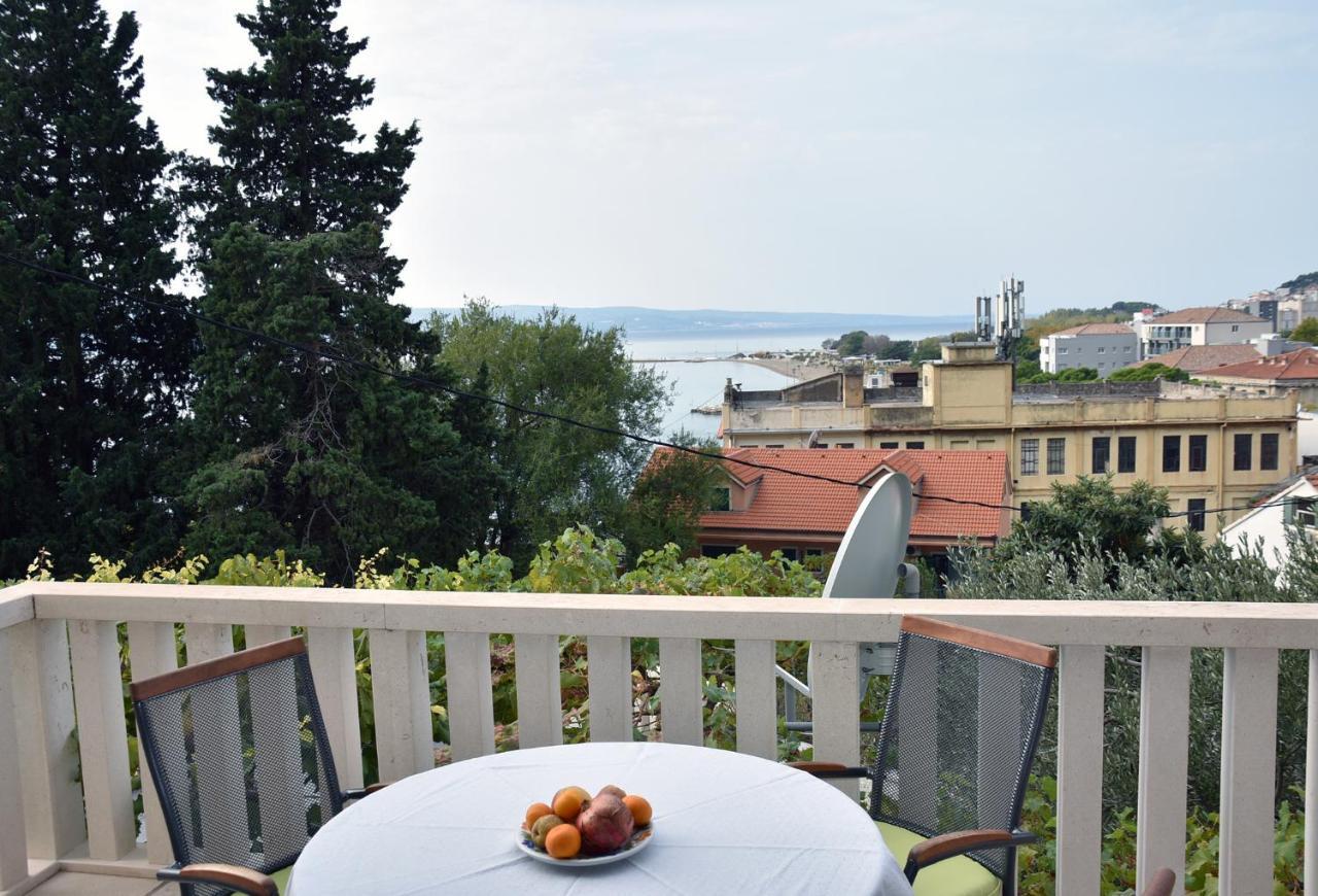 Apartments Villa White House Омиш Экстерьер фото