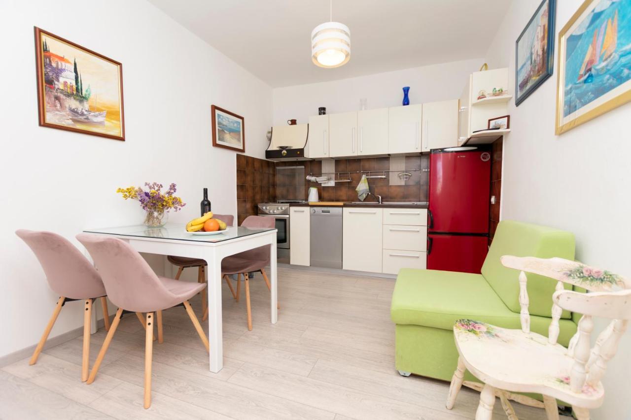 Apartments Villa White House Омиш Экстерьер фото