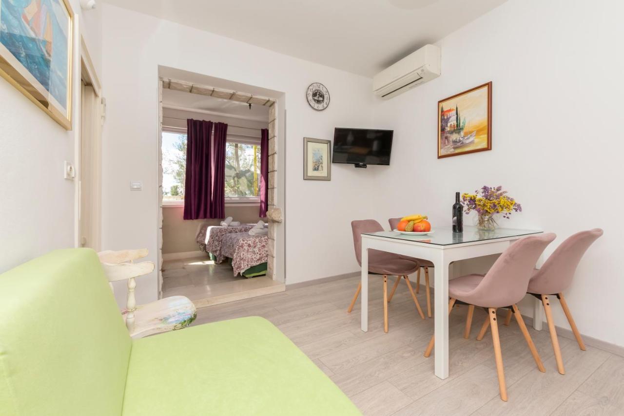 Apartments Villa White House Омиш Экстерьер фото