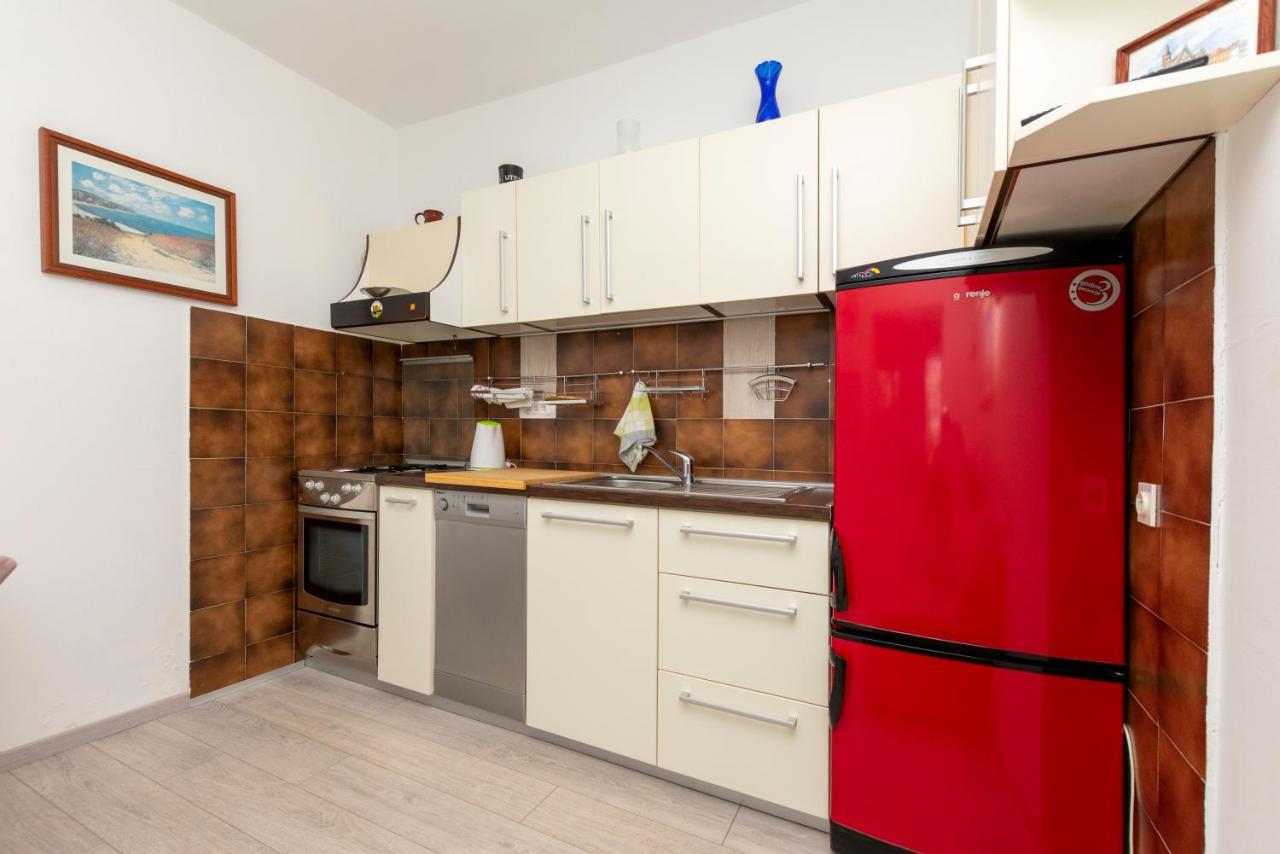 Apartments Villa White House Омиш Экстерьер фото