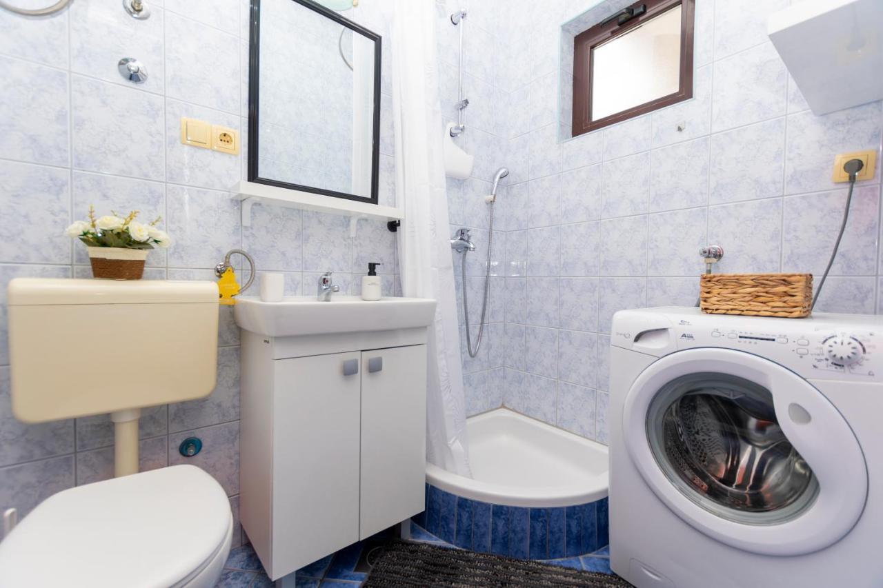 Apartments Villa White House Омиш Экстерьер фото