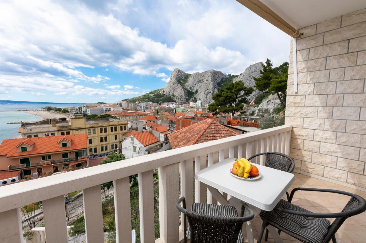 Apartments Villa White House Омиш Экстерьер фото