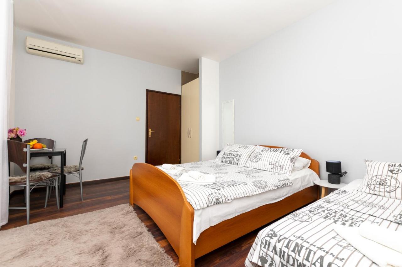 Apartments Villa White House Омиш Экстерьер фото