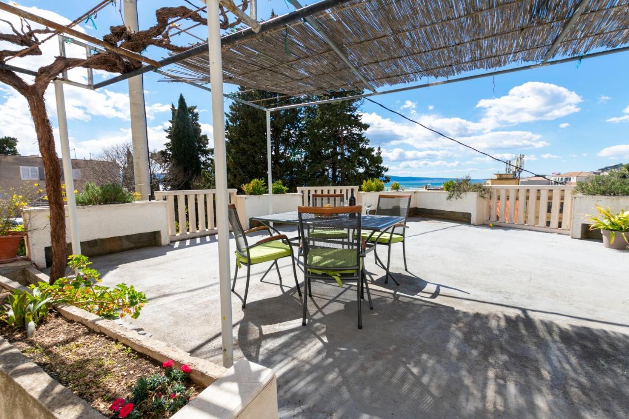 Apartments Villa White House Омиш Экстерьер фото