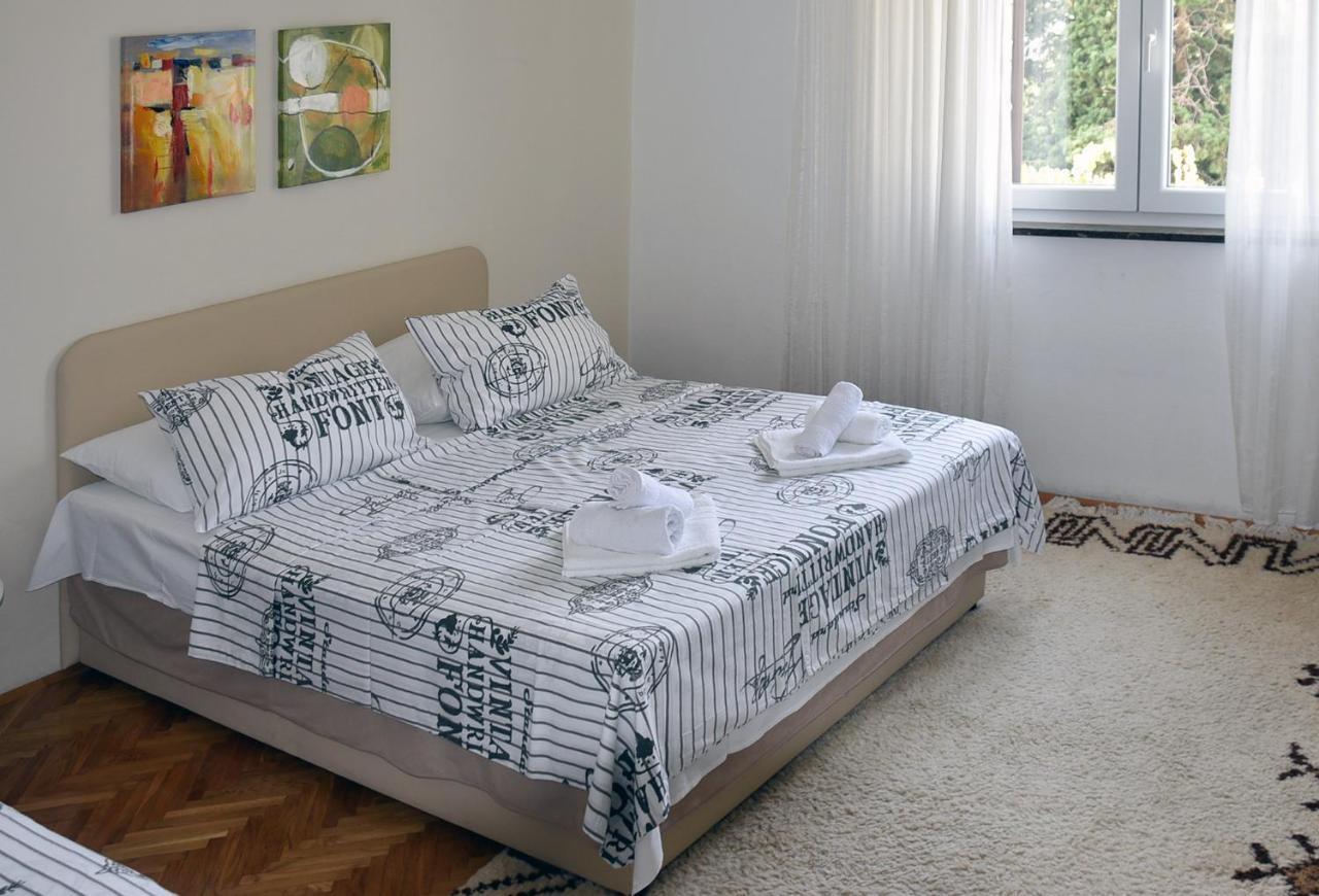 Apartments Villa White House Омиш Экстерьер фото