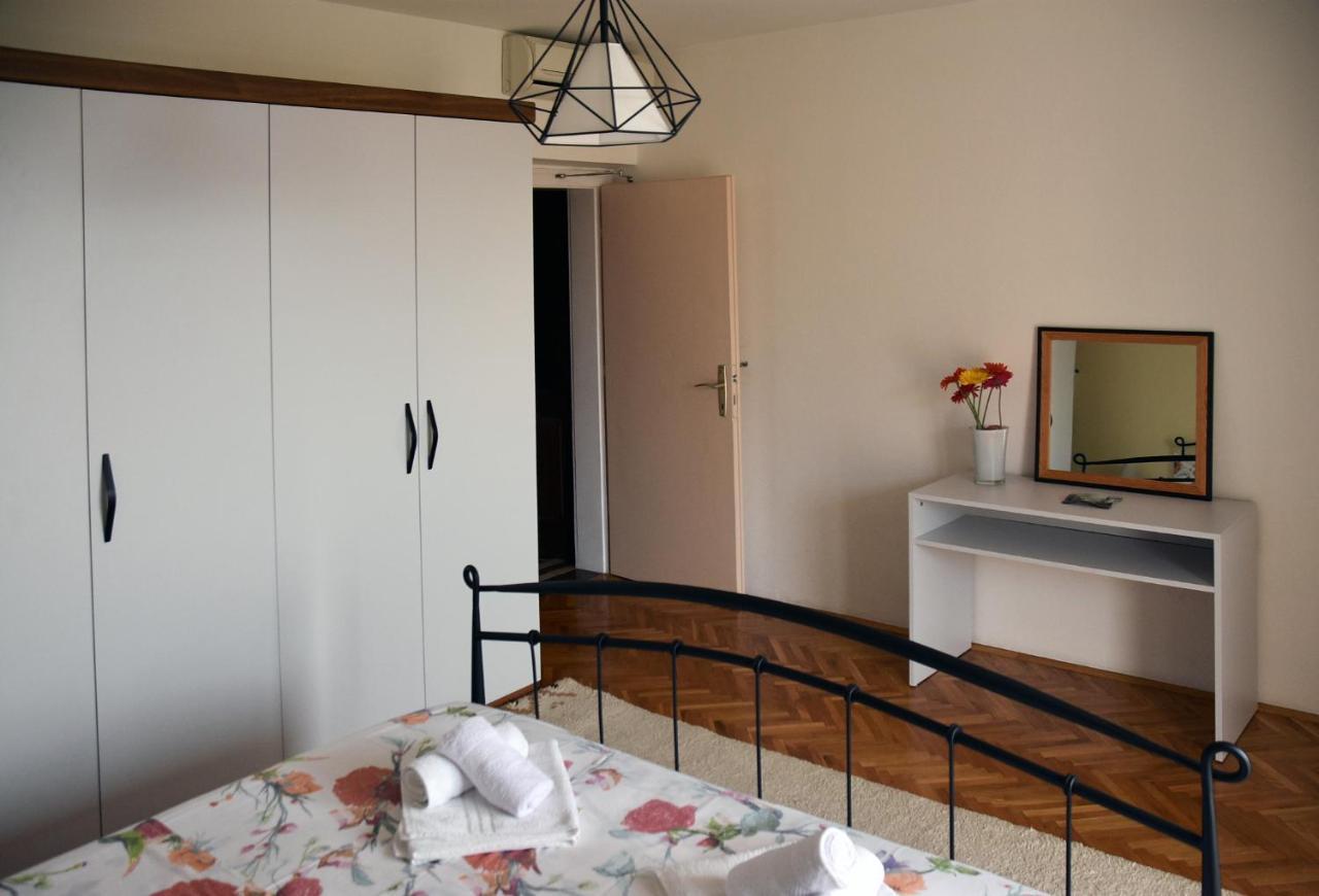 Apartments Villa White House Омиш Экстерьер фото