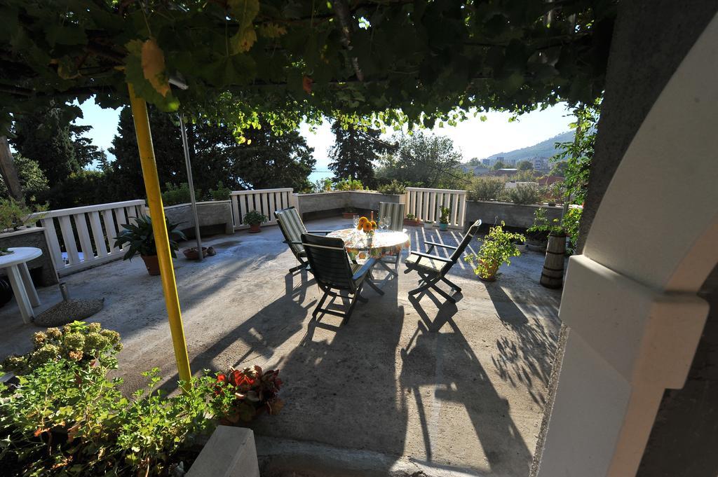 Apartments Villa White House Омиш Номер фото