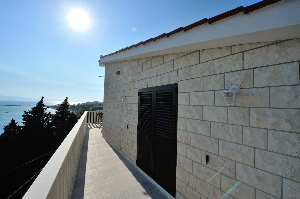 Apartments Villa White House Омиш Номер фото