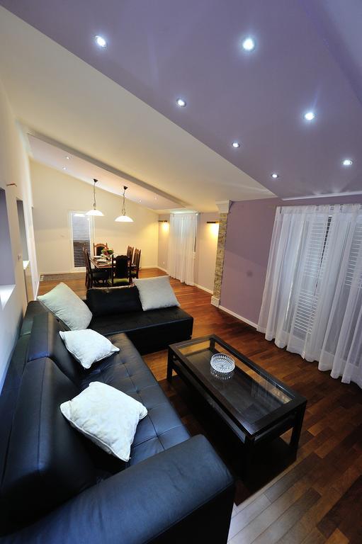 Apartments Villa White House Омиш Номер фото