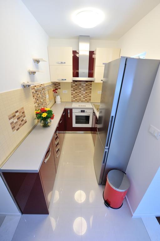 Apartments Villa White House Омиш Номер фото