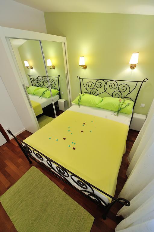 Apartments Villa White House Омиш Номер фото