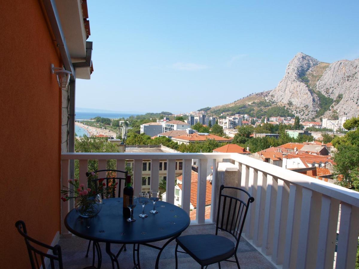 Apartments Villa White House Омиш Экстерьер фото